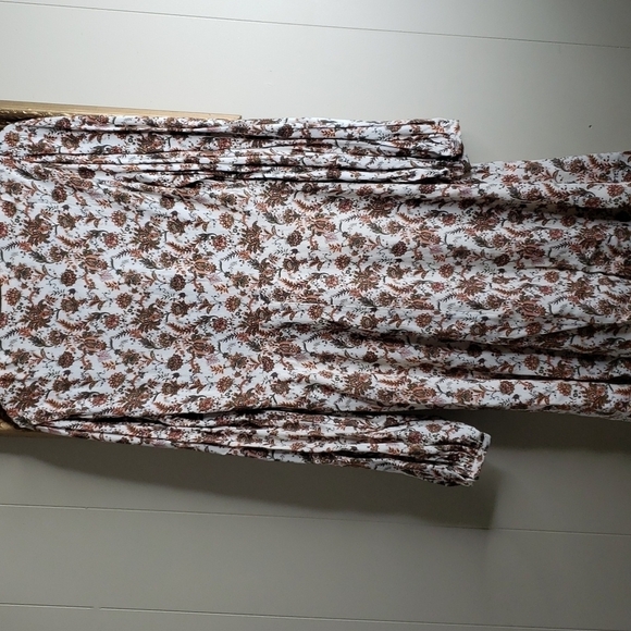 GIBSON Latimer Twist Front Long Sleeve Crepe Floral Dress - Picture 7 of 8